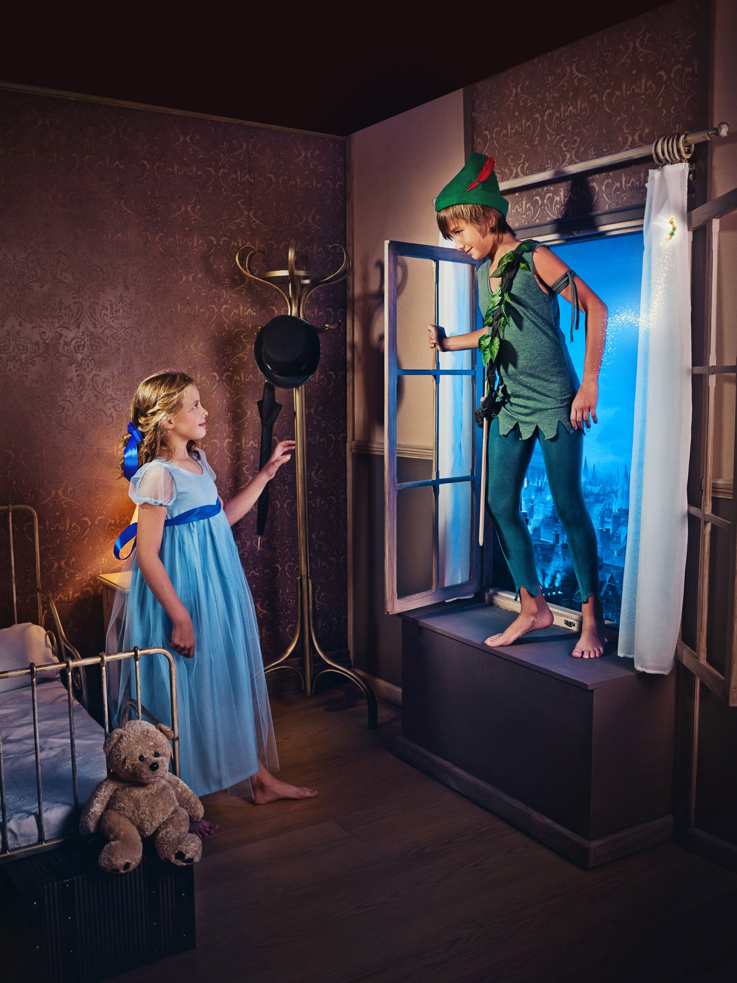 Campanilla y Peter Pan volando