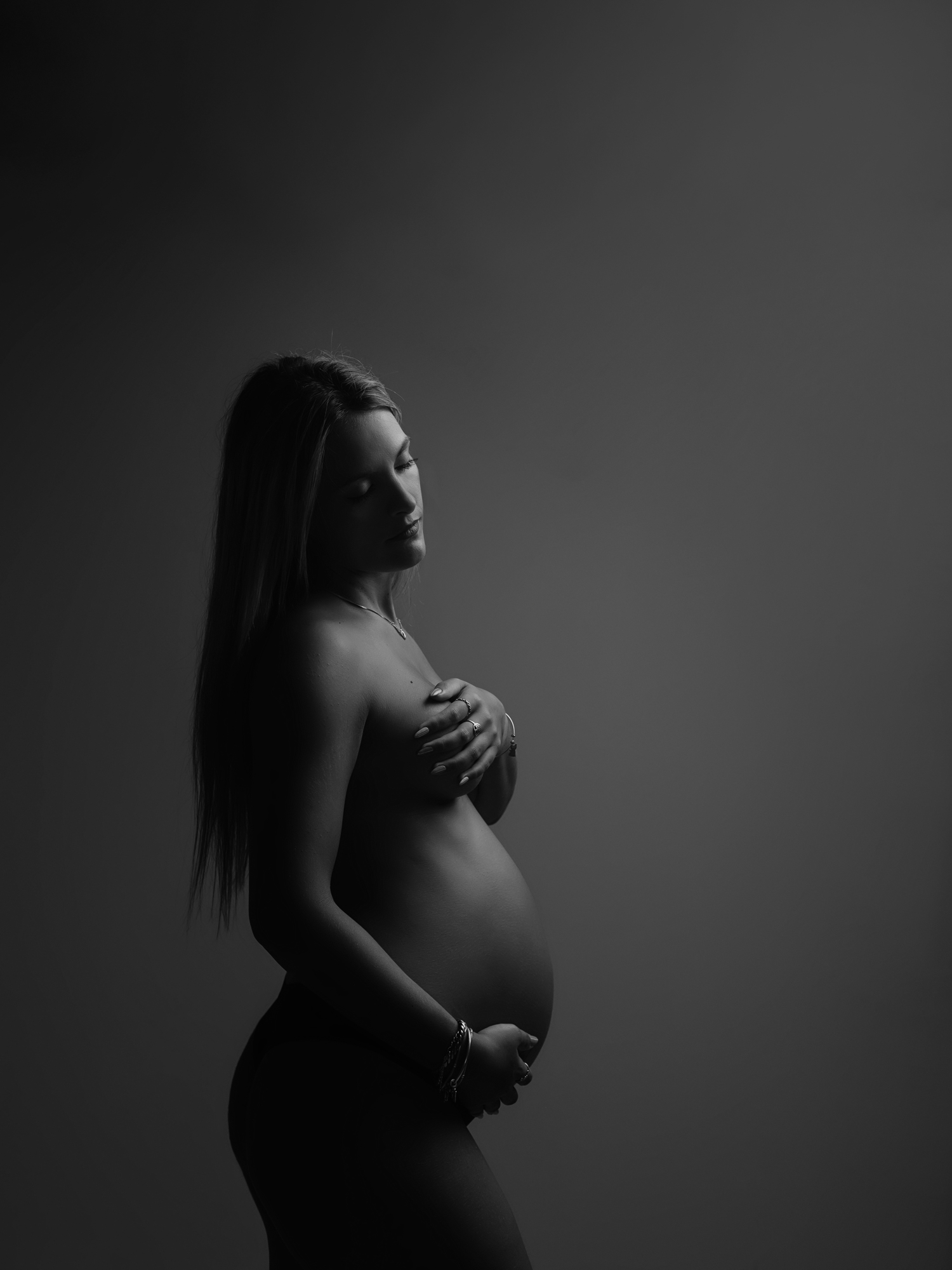 Embarazada de pie - Retrato en Cartagena